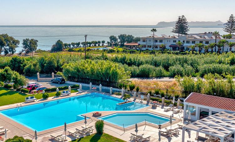 Paní Chryssana Beach Hotel-obr