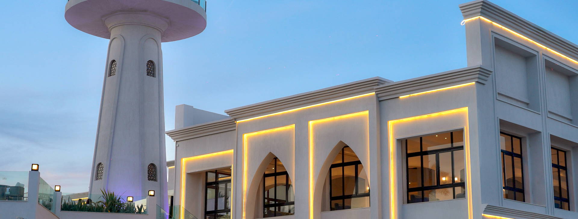 Pláž Remal při východu slunce Obrázok24