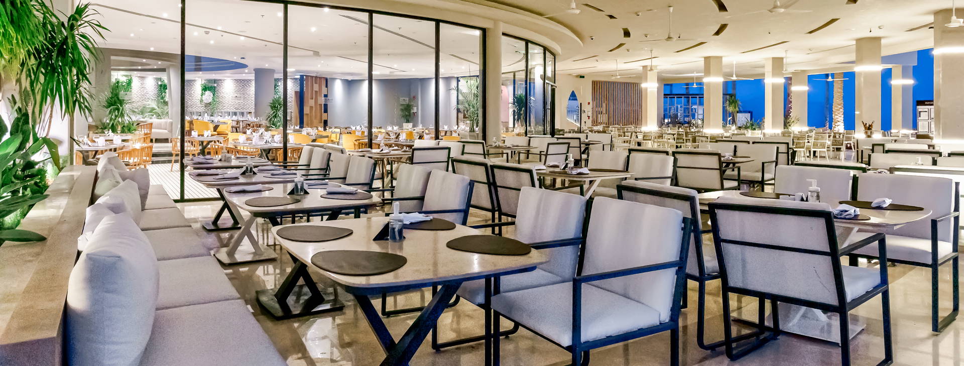 Pláž Remal při východu slunce Obrázok35